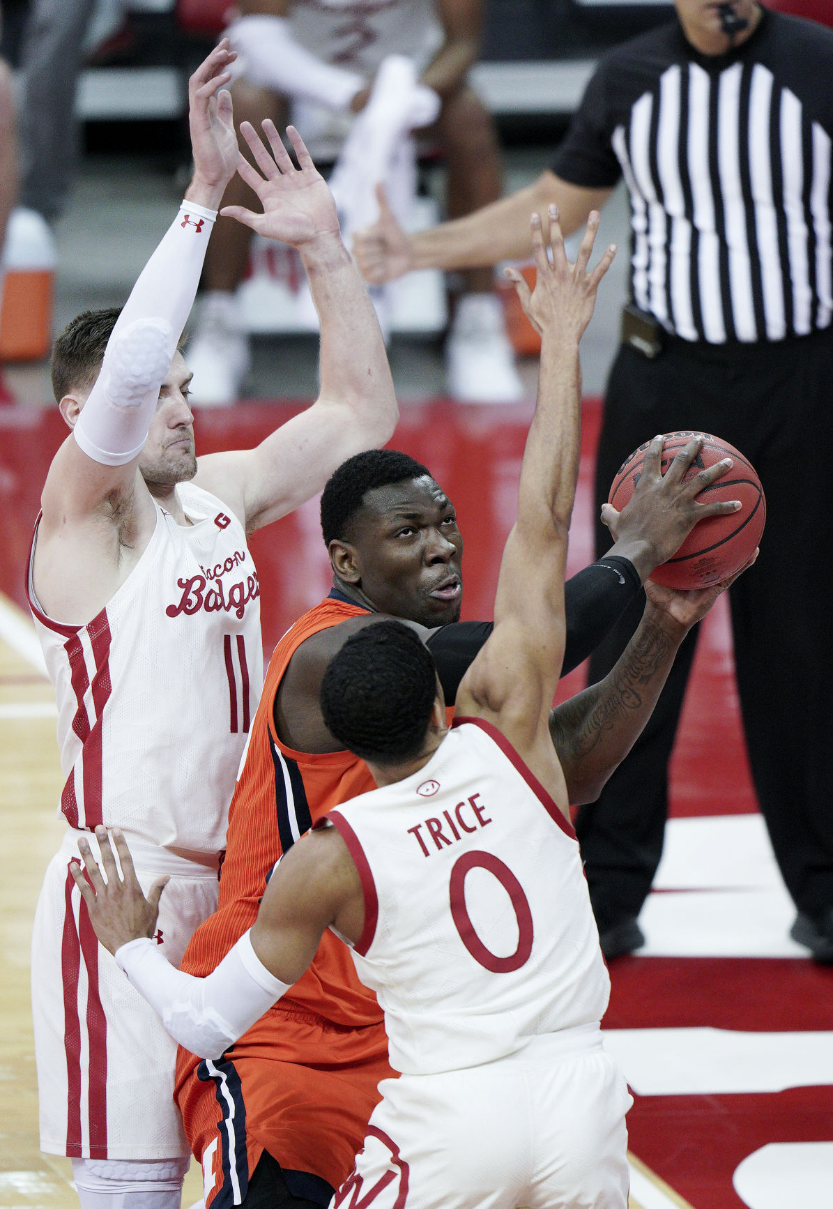 Illinois 74, UW 69